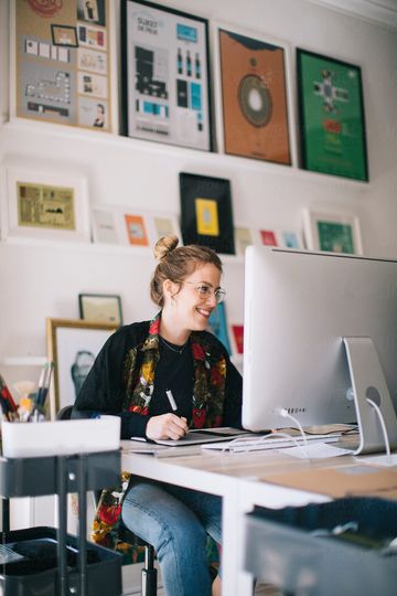 Buat CV Anda atau optimalkan oleh pakar profesional kami